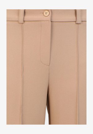 Beige maßgeschneiderte Hosen mit glatter Textur, einem Knopfverschluss und zwei seitlichen Taschen mit Stichdetails.