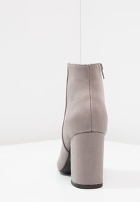 ONLY SHOES Botki na obcasie