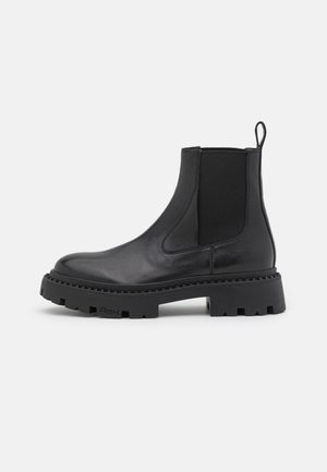 Stivaletti con plateau - black
