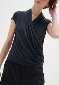 InWear VELORAIW  - Apdrukāts T-krekls - black