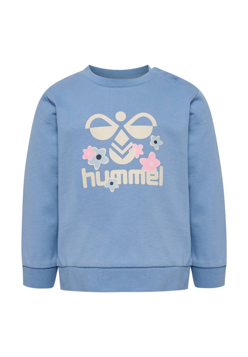 Sweat-shirt en coton bleu à manches longues, avec un design graphique blanc d'un nœud et de fleurs, et le mot "hummel" en lettres capitales.