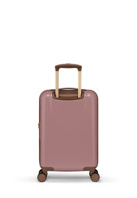 Roze koffer met een bruine uitschuifbare handvat en wielen, rechtopstaand tegen een witte achtergrond.