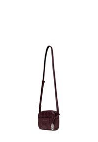 Borsa a tracolla bordeaux realizzata in materiale testurizzato, con chiusura a zip, tracolla regolabile e dettaglio del logo impresso sul davanti.