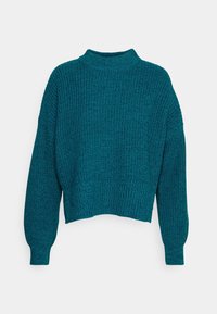 Tyrkysový pletený svetr s vysokým límcem, spadlými rameny a dlouhými rukávy. Celý vzorovaný texturou, s krátkou délkou a žebrovanými manžetami.