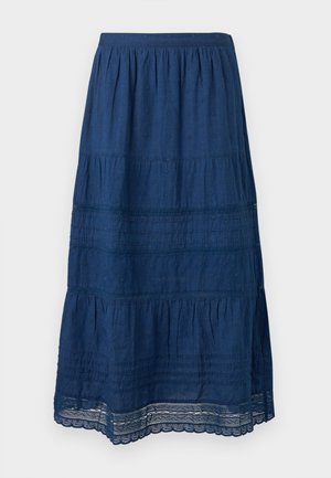 Jupe midi bleue à volants avec motifs floraux brodés et bordure en dentelle à l'ourlet, présentant des sections de tissu froncées pour la texture.