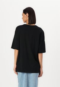 ONLY MATERNITY OLMPOP JOYFULL O NECK TEE - Marškinėliai su spaudiniu - black