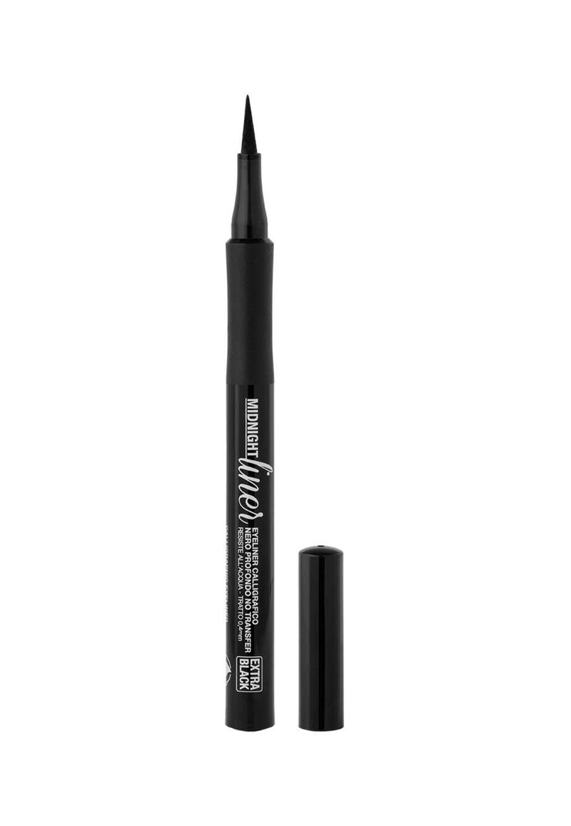 Eyeliner nero in penna con punta in feltro a forma conica, corpo opaco nero con testo bianco e cappuccio removibile.
