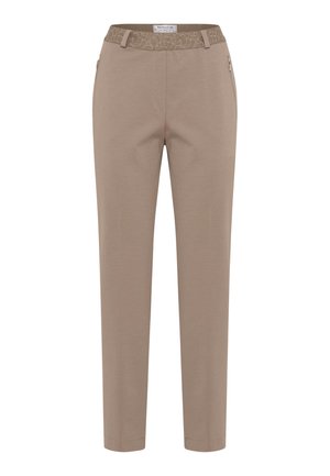 Pantalon beige à jambe effilée avec taille à motif floral, passants de ceinture et poches latérales zippées, vue de face.
