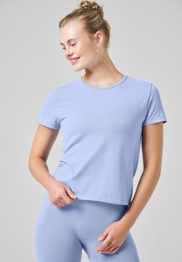 Casall ESSENTIAL BLOCK SEAMLESS - Camiseta básica - breeze blue