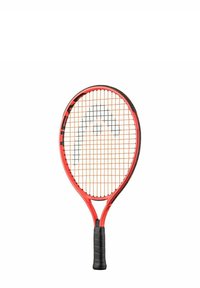 Rode tennisracket met een ronde kop en zwarte accenten. Beschikt over een open snarenpatroon en een structuur op de zwarte grip van het handvat.