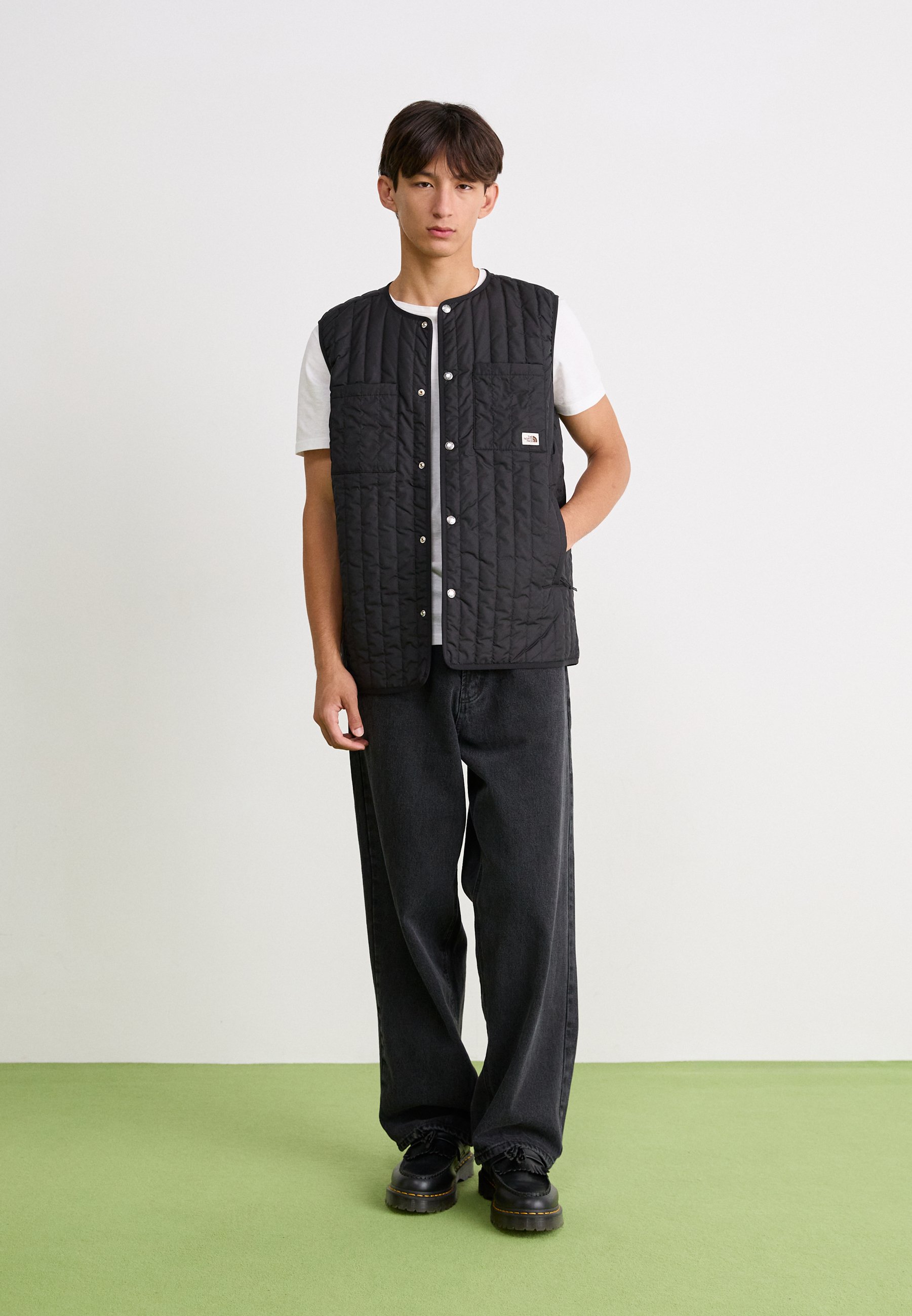 The North Face REVERSIBLE VISOKE VEST - Waistcoat - black/smoked