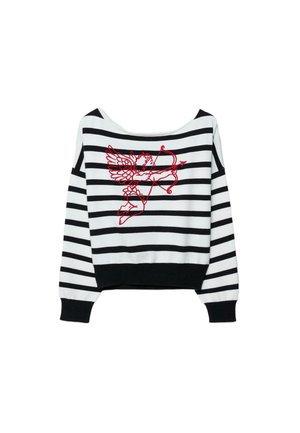 Črno-beli pulover s črtami in dolgimi rokavi, z rdečo silhueto krilatega kupida, ki na sprednji strani cilja z lokom in puščico.