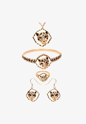 Goldschmuckset mit Leopardenkopf-Designs. Enthält Ohrringe, ein Armband und einen Ring mit schwarzen Punkten und Strassakzenten.
