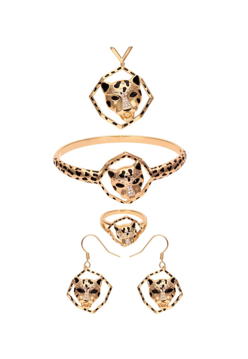 Zlatý šperkový set s motivem hlav leopardů. Obsahuje náušnice, náramek a prsten se černými skvrnami a akcenty z rhinestone.