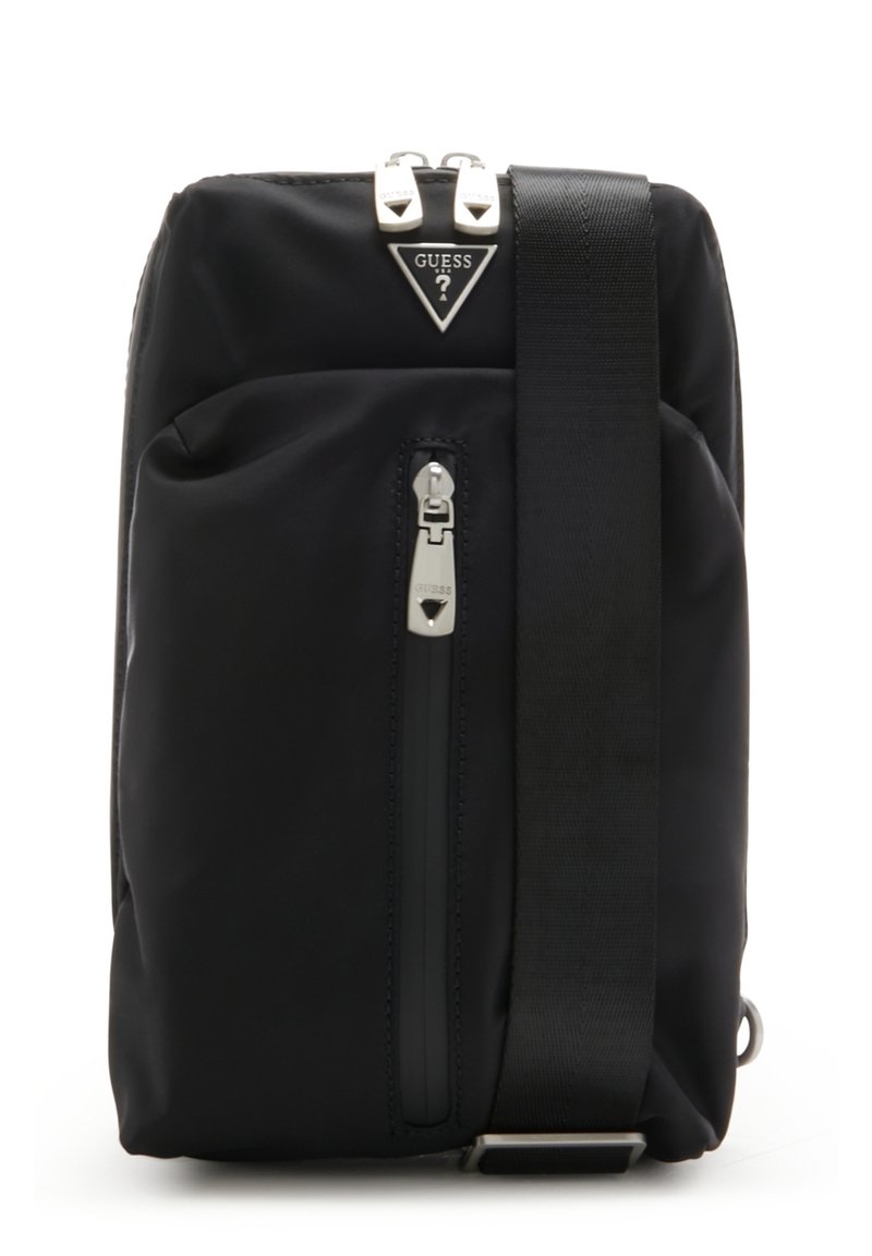 Borsa a spalla in nylon nero con due cerniere, una tracolla regolabile e un logo triangolare nella parte superiore. Texture liscia, design minimalista.