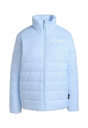 Giacca imbottita azzurro chiaro con colletto alto, design trapuntato, cerniera frontale e piccolo logo bianco sul petto. Texture morbida.