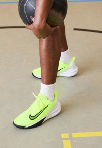 Δεν επιλέχθηκε, volt/dark smoke grey/summit white