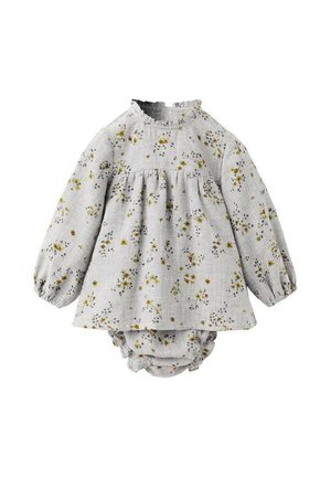 Robe florale gris clair avec manches longues, taille froncée et encolure à volants ; associée à un bloomer assorti présentant un motif similaire.