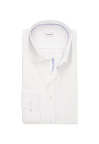 Camicia bianca con colletto classico, caratterizzata da un colletto interno e polsini a motivo blu. Presenta bottoni trasparenti e una tasca sul petto.