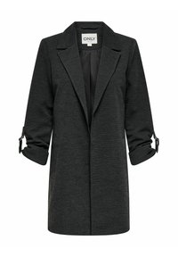 Črn blazer jakna s teksturirano tkanino, z razrezanimi reverji in zavihanimi rokavi, ki so pritrjeni z zaponkami. Ima odprto sprednjo zasnovo.