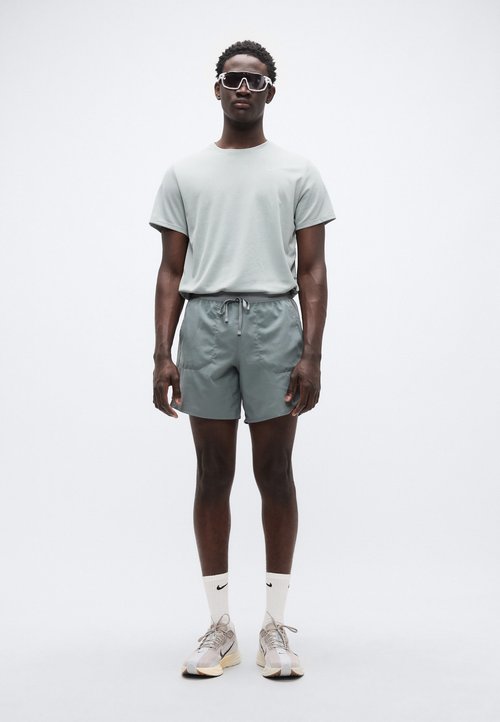 Nike 2-in-1 shorts - smoke grey/silver-coloured — photo 2