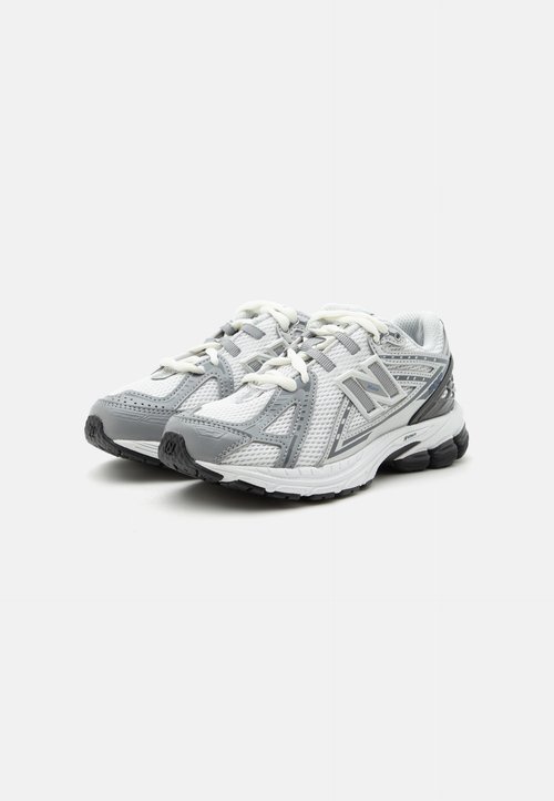 New Balance Zapatilla Casual de Niños 1906 Lace Gris / Blanco — foto 2