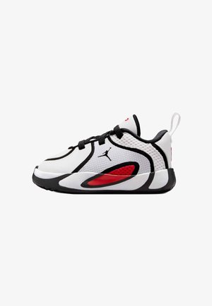 Weißer, schwarzer und roter Sportschuh mit schwarzen Schnürsenkeln, Mesh-Textur und einem Jumpman-Logo an der Seite, von der Außenseite gezeigt.