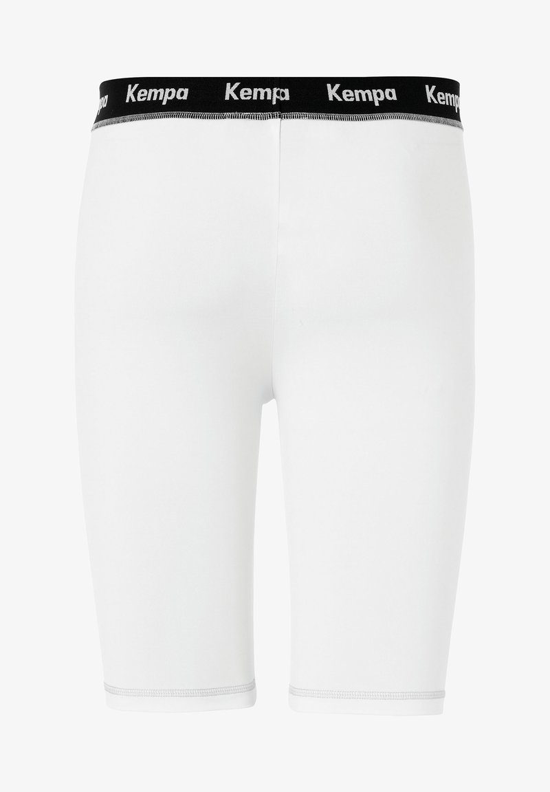 Weiße, taillierte Shorts mit einem breiten schwarzen Bund, auf dem "Kempa" in weißer Schrift steht. Glattes Material mit minimalen Nähten und einem eleganten Design.