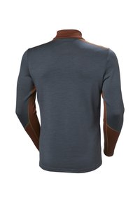 Donkergrijze langemouwen shirt met een bruine kraag. Heeft contrasterende bruine en gele accenten op de mouwen. Gemaakt van een stoffen textuur voor comfort.