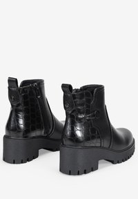 Bosanova CROCDILE EFFECT - Tronchetti - black