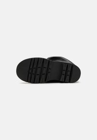 RAID ALINNI - Škornji s platformo - black