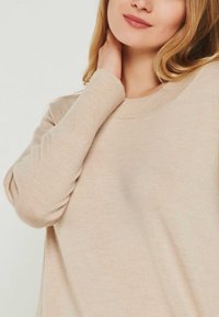 YOU LOOK PERFECT BELLA - MERINO LONG SLEEVE SWEATER WITH ROUND NECK - Strickpullover - beige