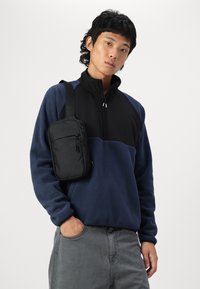 Jack & Jones JCOPEAK HIGH NECK HALF ZIP - Felpa in pile - navy blazer