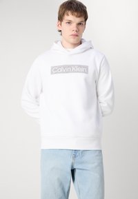Calvin Klein BOX STRIPED LOGO HOODIE - Kapucni - bright white