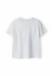 T-shirt blanc à manches courtes avec col rond, fabriqué en coton doux, présentant une texture propre et lisse, sans embellissements visibles.