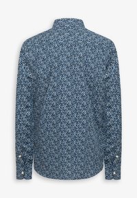 Koszula z długim rękawem wykonana z materiału w niebiesko-białe kwiatowe wzory. Posiada kołnierzyk oraz guziki przy mankietach i z przodu.
