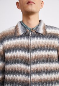Obey Clothing REGGIE ZIP UP CARDIGAN - Jopica - black multi