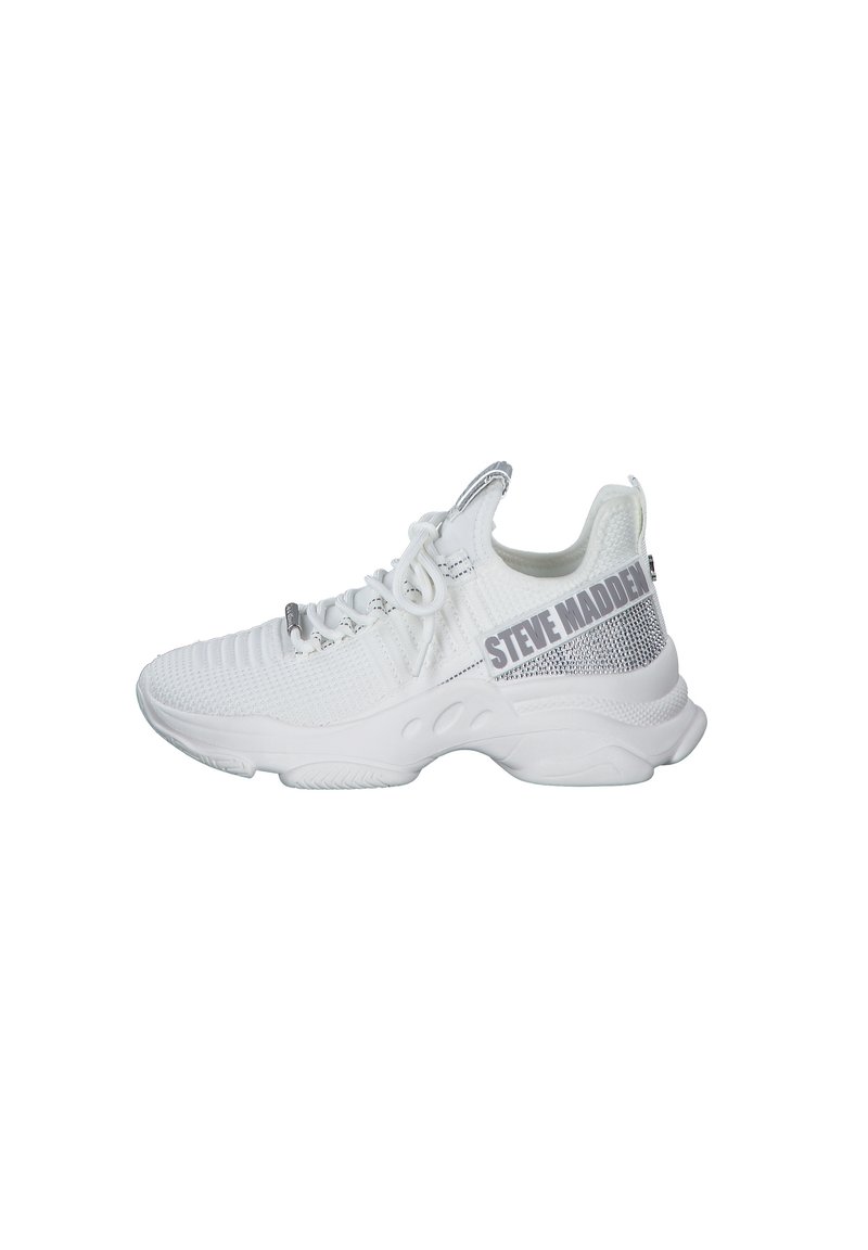 Zapatilla blanca con un upper de malla texturizada, cordones en la parte delantera y una marca prominente en el lateral. Suela gruesa con forma redondeada.