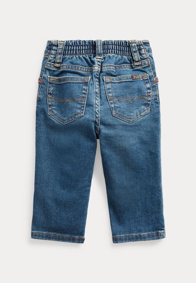 Τζιν παντελόνι σε μπλε απόχρωση, με ελαστική ζώνη, δύο πίσω τσέπες με ραφές, και ίσια πόδια.