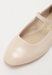 Tamaris Balerini cu barete - ivory patent