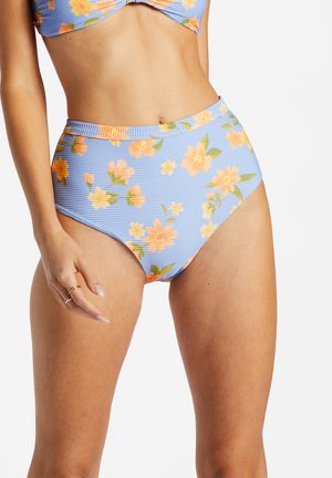 High-waisted bikini bottom in light blue with ribbed texture and orange floral pattern. Feature: contrasting waistband and smooth fabric.