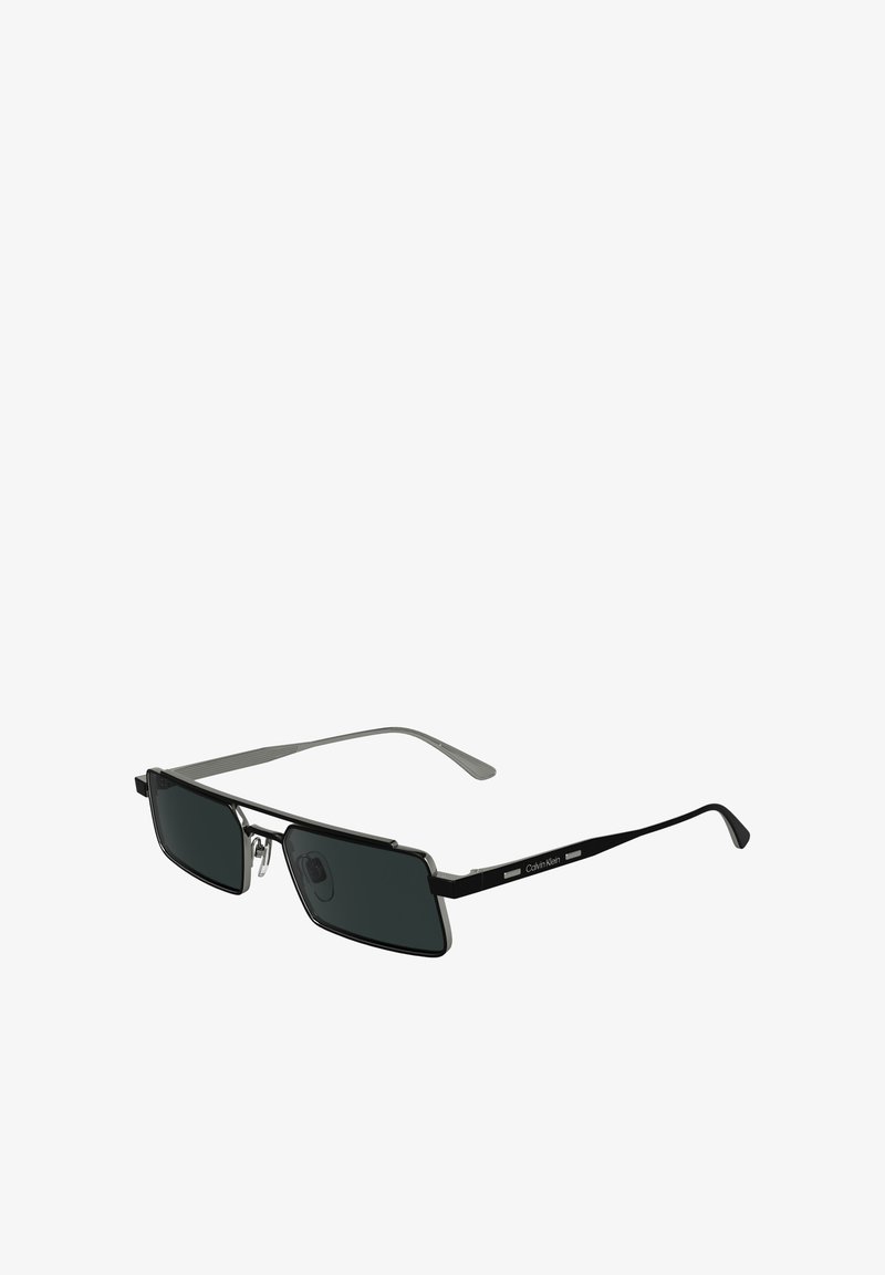 Óculos de sol retangulares pretos com lentes escuras, armação metálica fina e hastes texturizadas. Apresenta o logótipo da marca em prata na lateral.