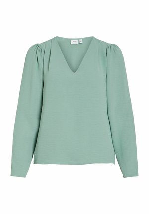 Vaaleanvihreä pitkähihaisen puseron, jossa V-muotoinen pääntie ja kokoavat olkapääyksityiskohdat. Valmistettu kuvioidusta, pehmeästä materiaalista.