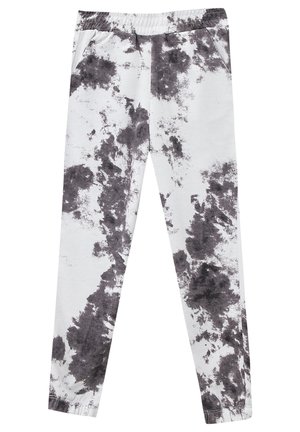 Białe spodnie dresowe z czarnym i szarym wzorem tie-dye, elastycznym pasem, bocznymi kieszeniami i elastycznymi ściągaczami.