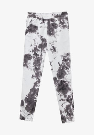 Białe spodnie dresowe z czarnym i szarym wzorem tie-dye, elastycznym pasem, bocznymi kieszeniami i elastycznymi ściągaczami.