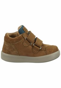 Brązowe zamszowe sneakersy z teksturowanym wykończeniem, z dwoma regulowanymi paskami na rzepy oraz niebieskim akcentem tekstylnym na kołnierzu. Gumowa podeszwa.
