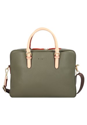 Serviette rectangulaire en cuir vert olive avec poignées beiges, bandoulière sombre amovible, fermeture éclair sur le dessus et petit logo « bugatti » à l'avant.