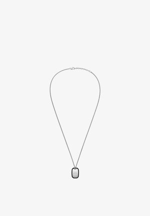 Collier chaîne en argent avec un pendentif rectangulaire bordé de noir et des gravures détaillées au centre, design élégant.