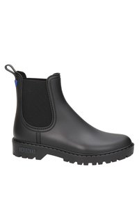 Černé voděodolné kotníkové boty s elastickými bočními panely, úchyty na patě, silnou podrážkou s výrazným vzorem a strukturovaným povrchem. Obsahují embosované logo značky na patě.