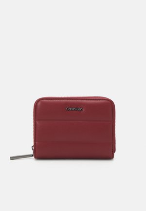 LINE QUILT MEDIUM ZIP AROUND - Wallet - biking red